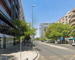 Vista exterior de Pis de lloguer en  Sevilla Capital amb Aire condicionat, Calefacció i Jardí privat