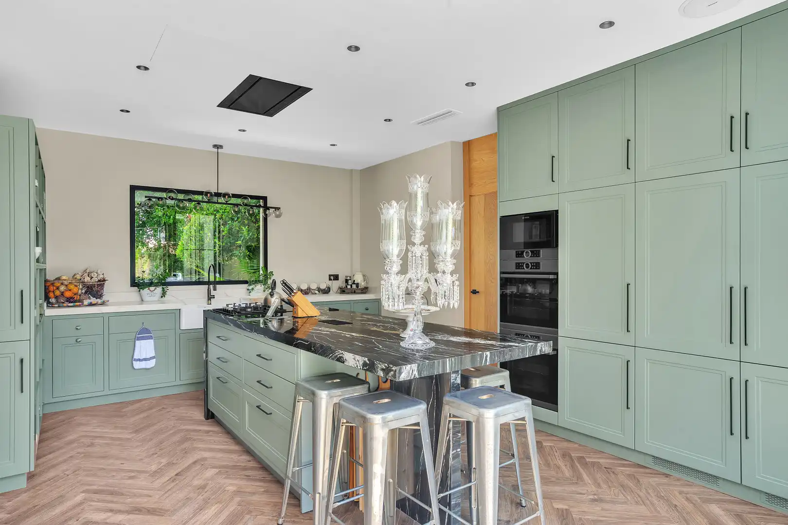 Cuina de Casa o xalet de lloguer en Marbella amb Aire condicionat, Jardí privat i Terrassa