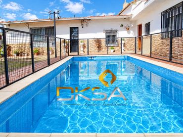 Chalet con piscina en venta en Plaza de Polígono