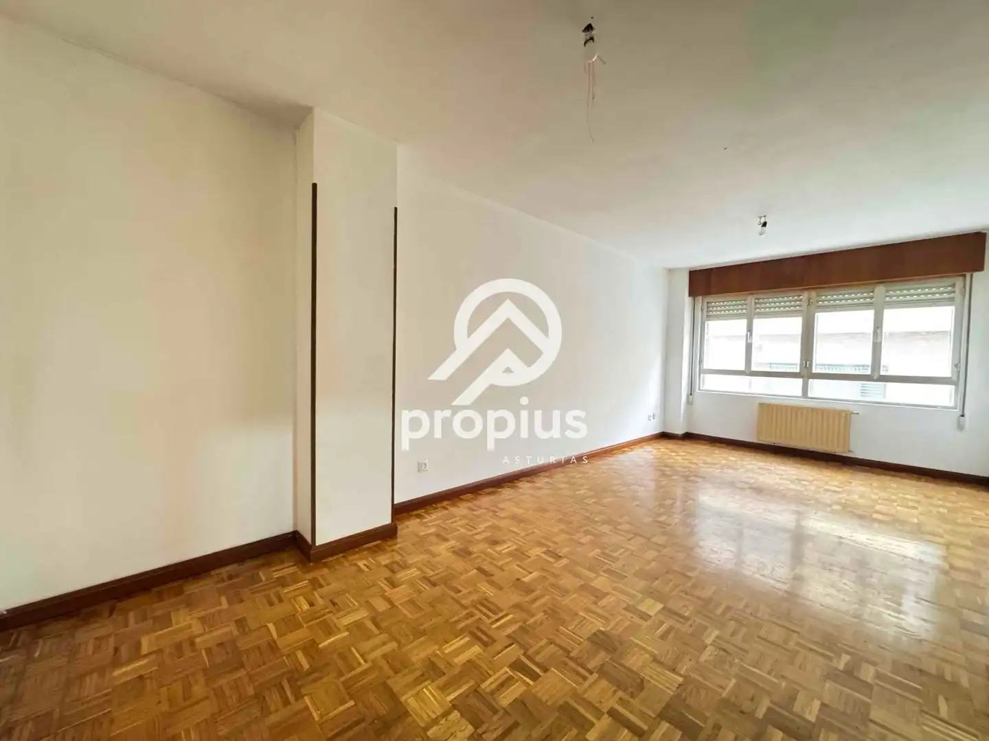 Habitación de Piso en venta en Oviedo  con Calefacción, Parquet y Terraza