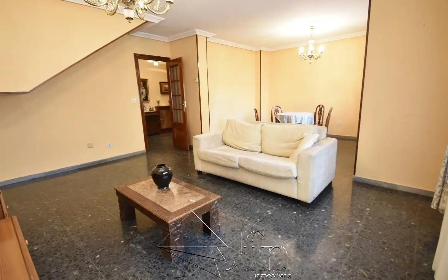 Wohnzimmer von Einfamilien-Reihenhaus zum Verkauf in Íscar mit Heizung und Balkon