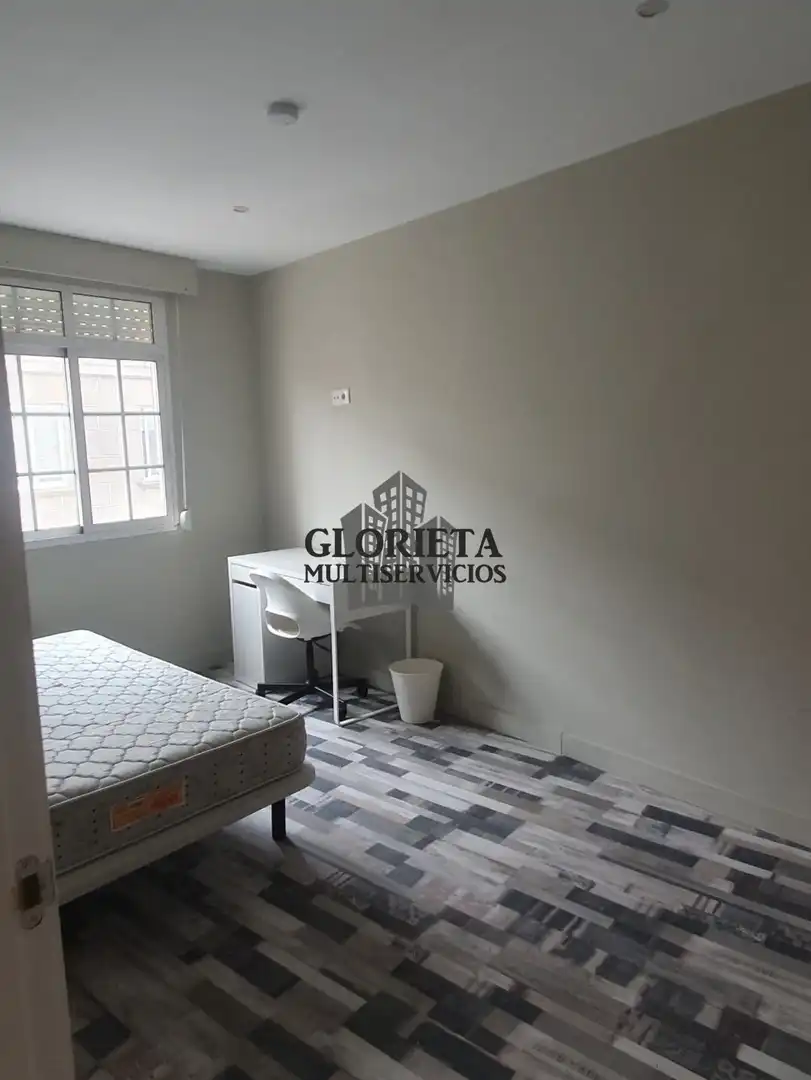 Habitación de Piso en venta en Vigo  con Calefacción, Jardín privado y Amueblado