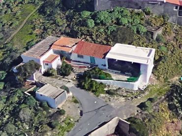 Casa rústica amb jardí en venda a Calle diseminado montañeta 61