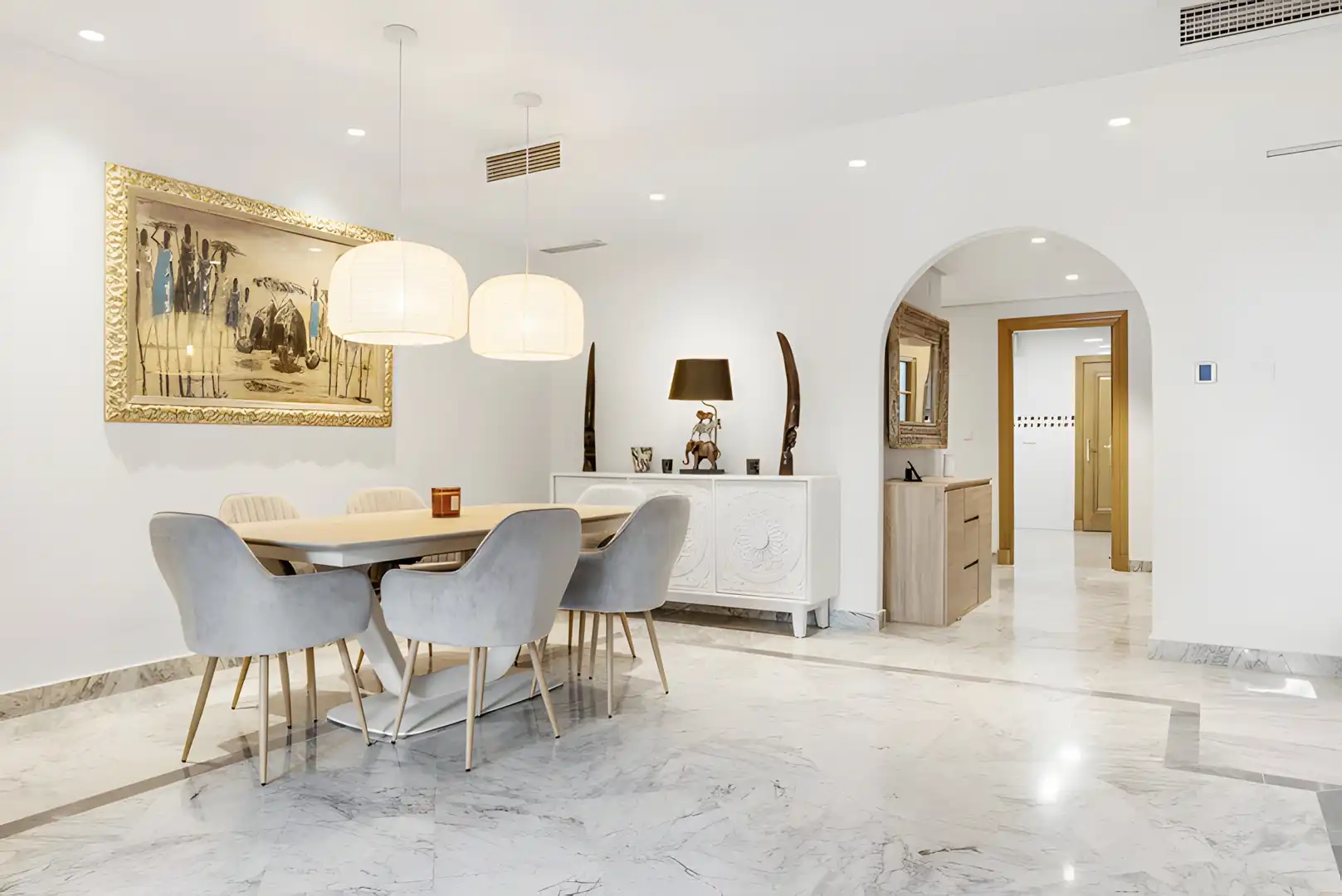 Esszimmer von Erdgeschoss zum Verkauf in Marbella mit Klimaanlage, Terrasse und Schwimmbad