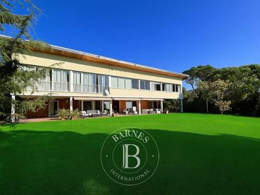 Casa amb piscina en venda a El Mirador - La Cornisa