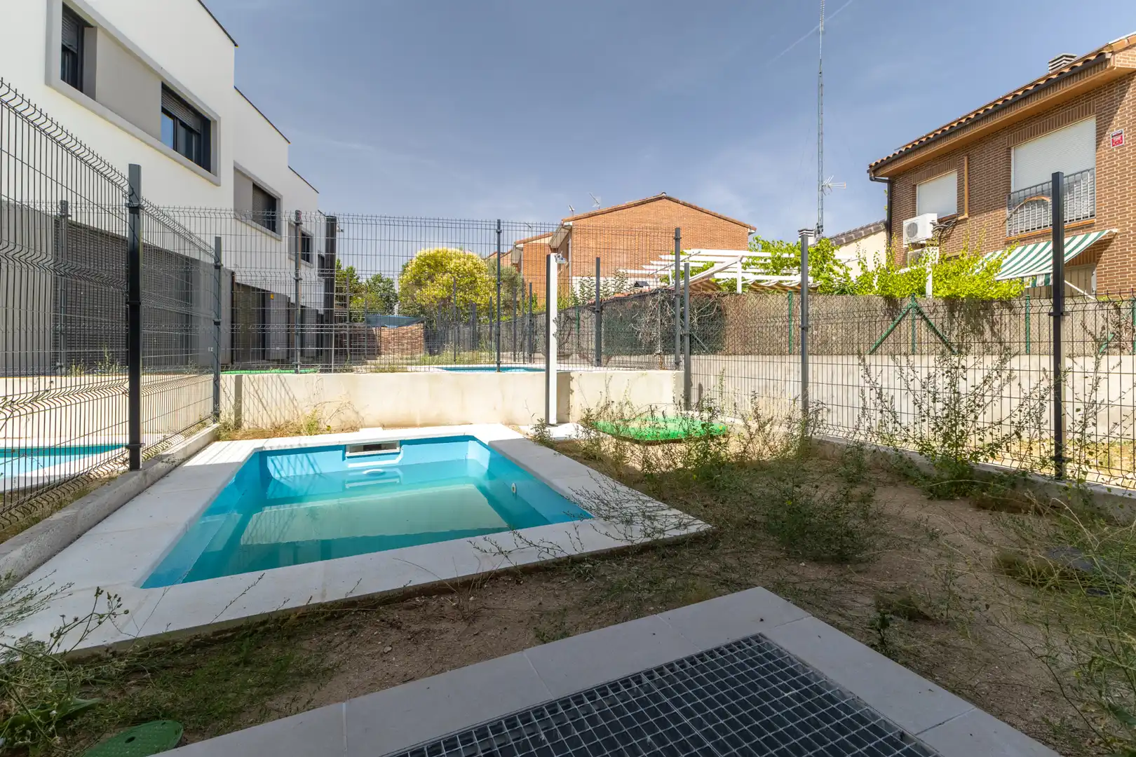 Piscina de Casa adosada en venda en Villanueva del Pardillo amb Aire condicionat, Jardí privat i Terrassa