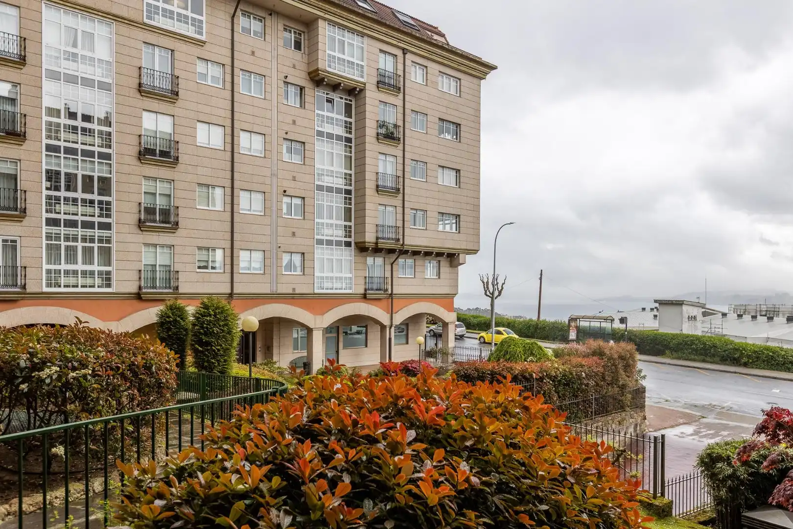 Vista exterior de Dúplex en venta en A Coruña Capital  con Jardín privado, Trastero y Piscina comunitaria