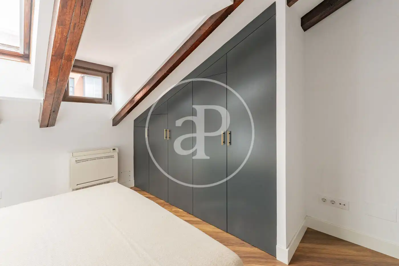 Schlafzimmer von Dachboden zum Verkauf in Madrid mit Klimaanlage, Heizung und Abstellraum