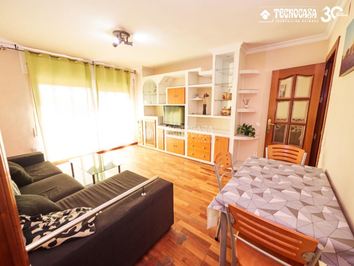 Living room of Flat to rent in  Granada Capital  with Heating and Balcony