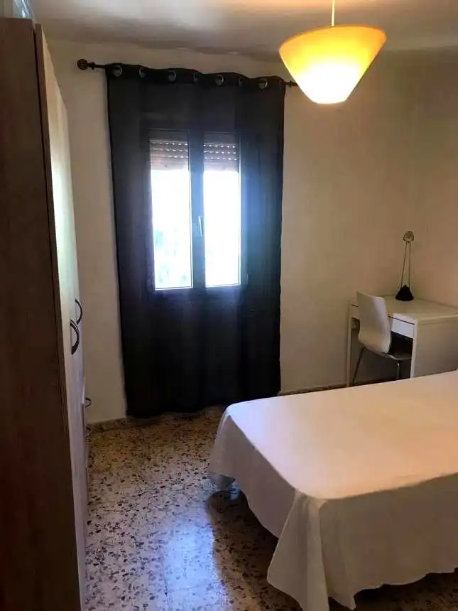 Dormitori de Pis de lloguer en Sevilla amb Aire condicionat