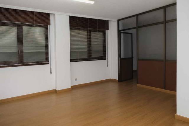 Oficina en Alquiler en Calle Vargas en Numancia - San Fernando