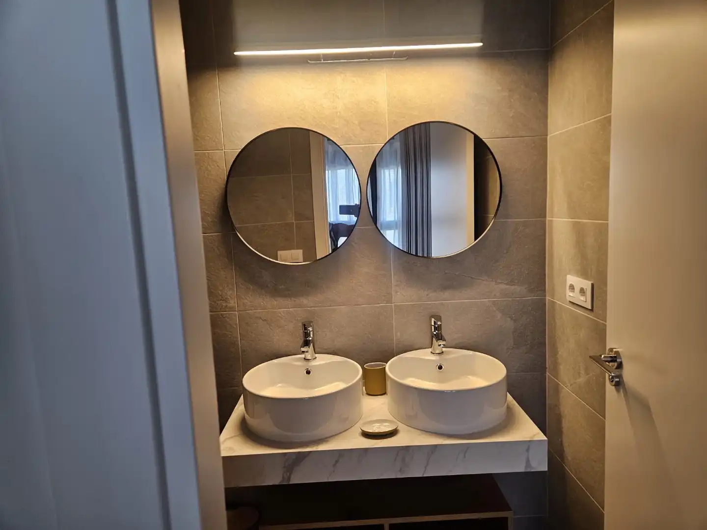 Badezimmer von Wohnung zur Miete in Sevilla mit Klimaanlage, Möbliert und Waschmaschine