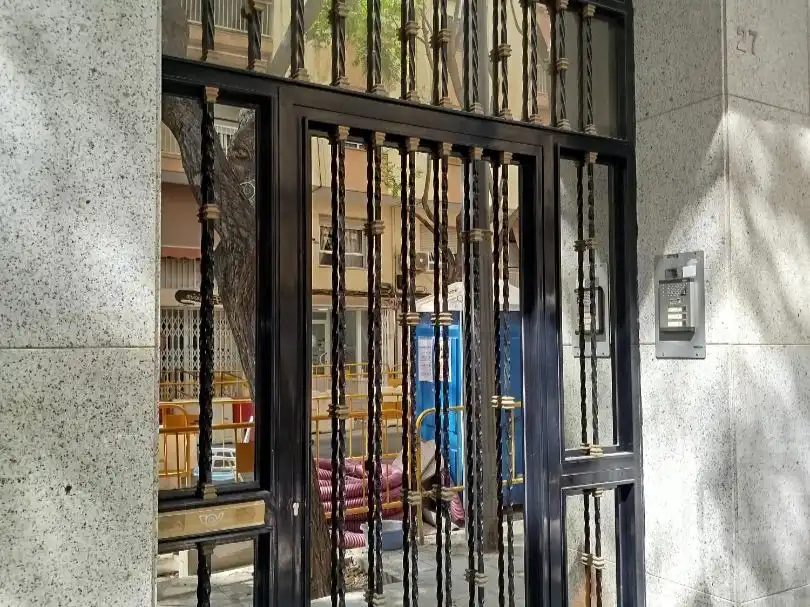 Flat with lift for sale in Doctor Fleming 27