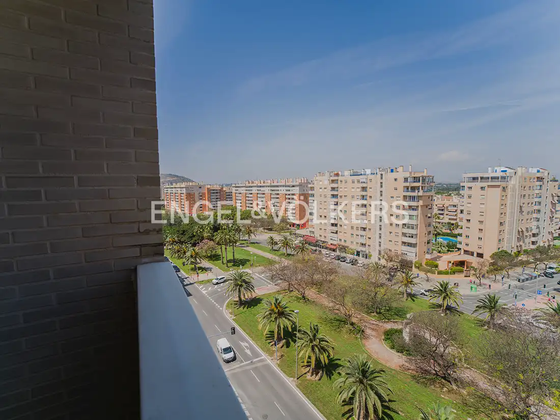 Vista exterior de Àtic en venda en Alicante / Alacant amb Aire condicionat, Calefacció i Terrassa