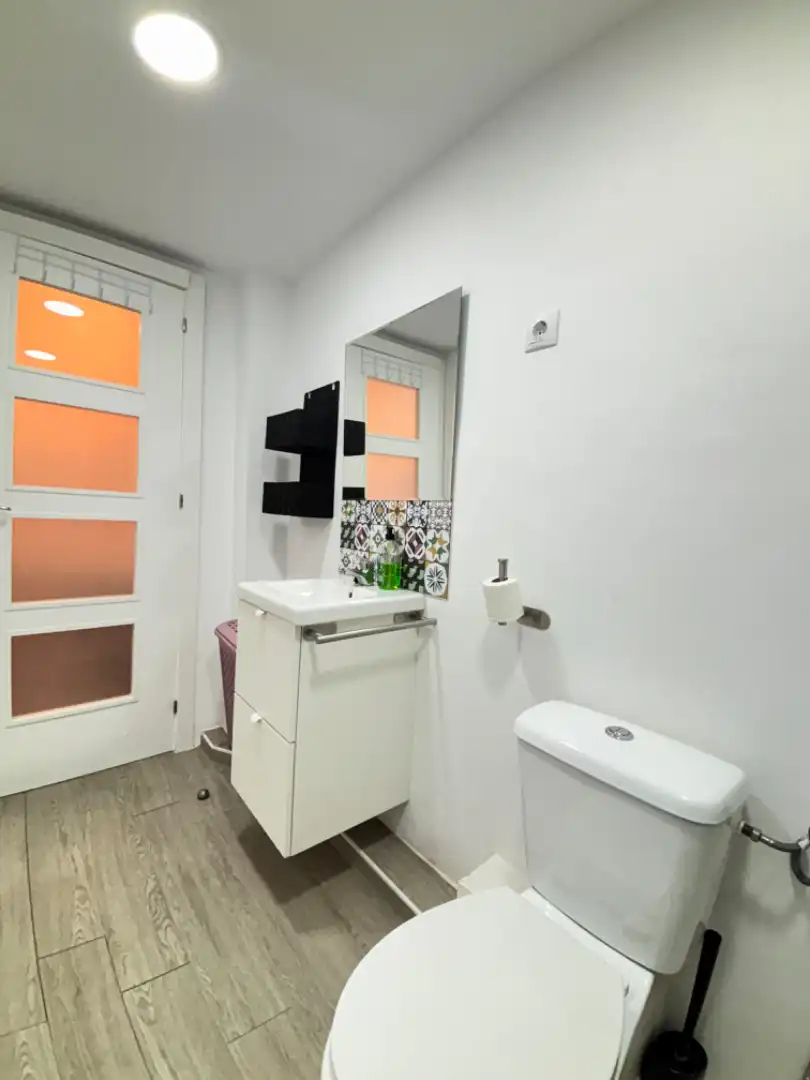 Bathroom of Flat for rent in Madrid  with Air Conditioner, Heating and Furnished