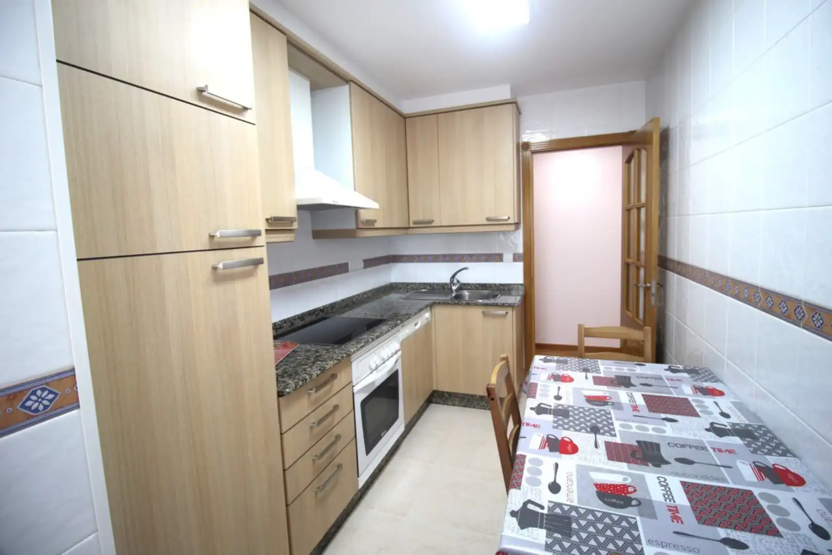 Küche von Wohnung zur Miete in Sada (A Coruña) mit Heizung, Parkett und Abstellraum
