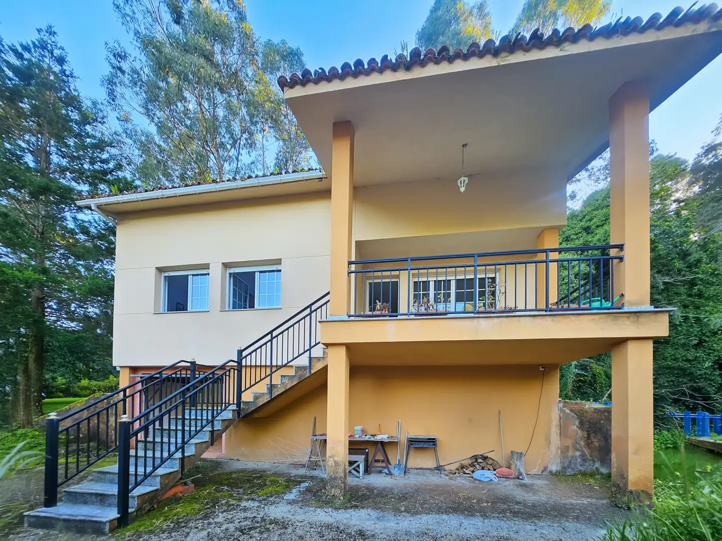 Vista exterior de Casa o chalet en venta en Bergondo, A Coruña