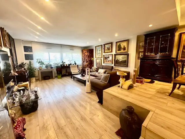Sala de estar de Casa adosada en venta en Sant Cugat del Vallès con Aire acondicionado, Calefacción y Parquet