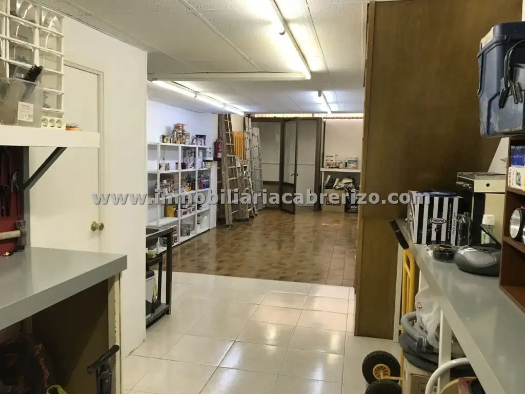 Locale commerciale in vendita a Calle Samalar