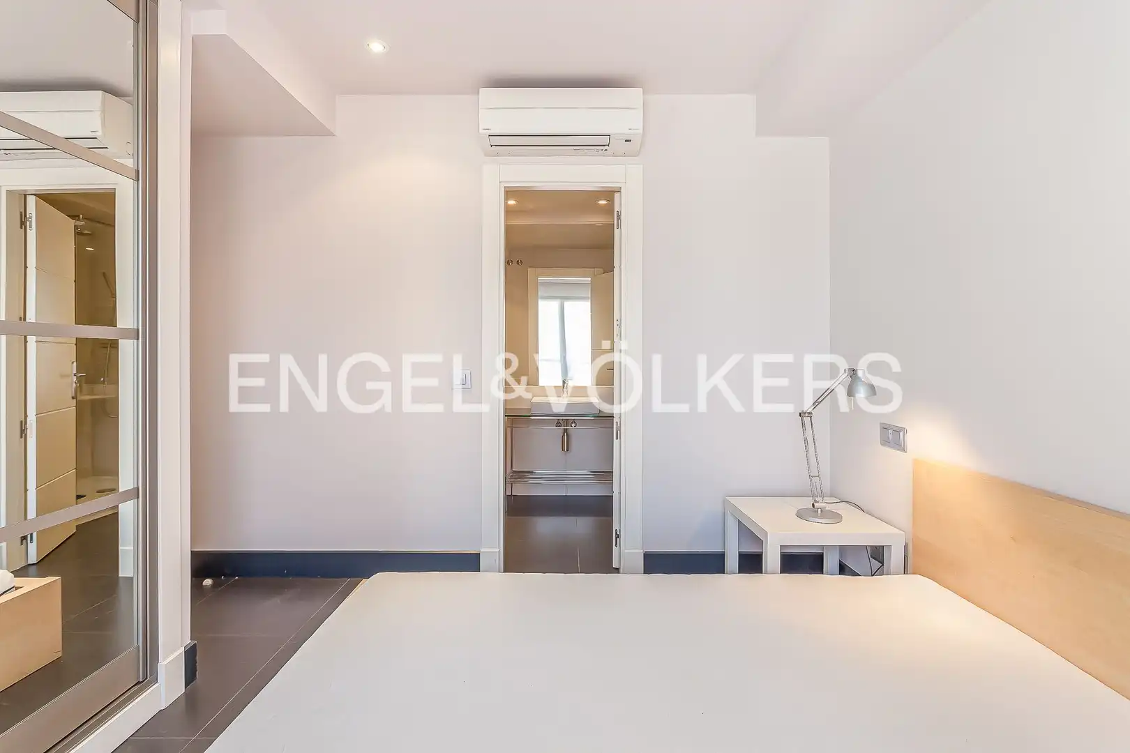 Schlafzimmer von Wohnung zur Miete in Madrid mit Klimaanlage, Heizung und Balkon