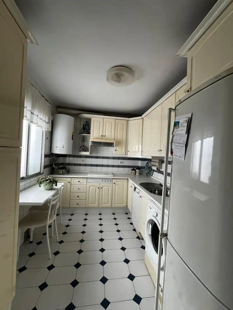 Kitchen of Flat for sale in Sevilla  with Air Conditioner, Heating and Storage room