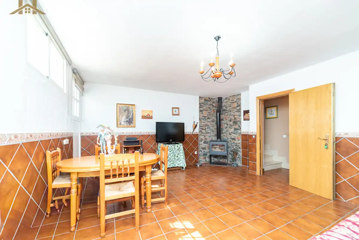 Sala d'estar de Casa o xalet en venda en Arroyomolinos (Madrid) amb Aire condicionat, Calefacció i Jardí privat
