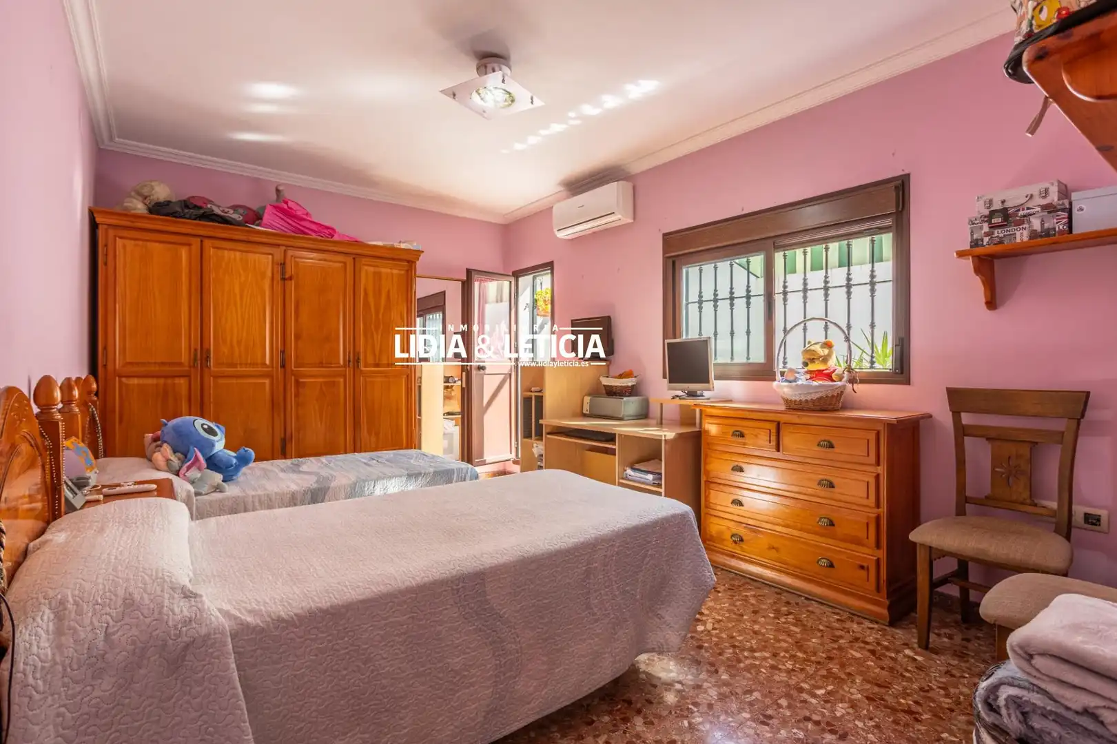 Dormitori de Casa o xalet en venda en Alcalá de Guadaira amb Aire condicionat, Calefacció i Terrassa