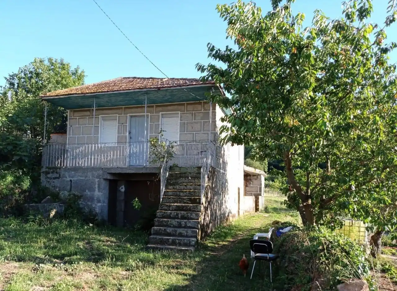 Vista exterior de Casa o xalet en venda en Allariz amb Calefacció i Jardí privat