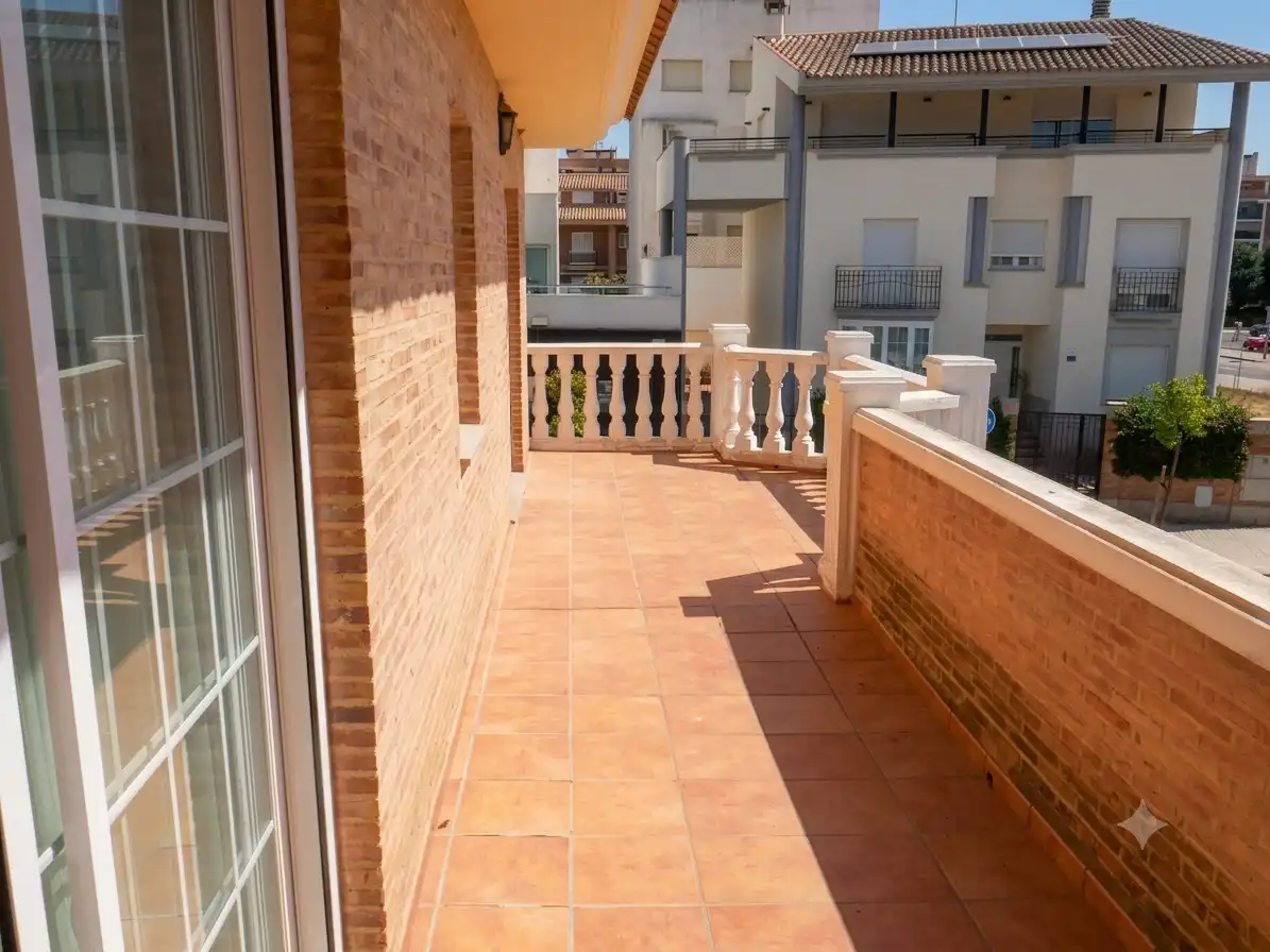Terrassa de Casa adosada en venda en Sagunto / Sagunt amb Aire condicionat, Calefacció i Jardí privat