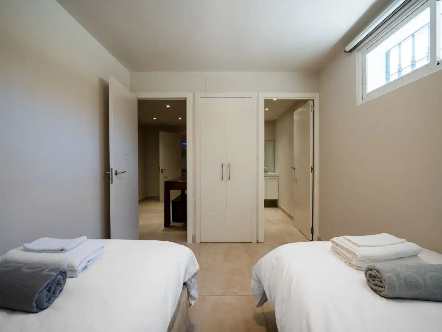 Dormitori de Casa o xalet en venda en Marbella amb Aire condicionat, Jardí privat i Terrassa