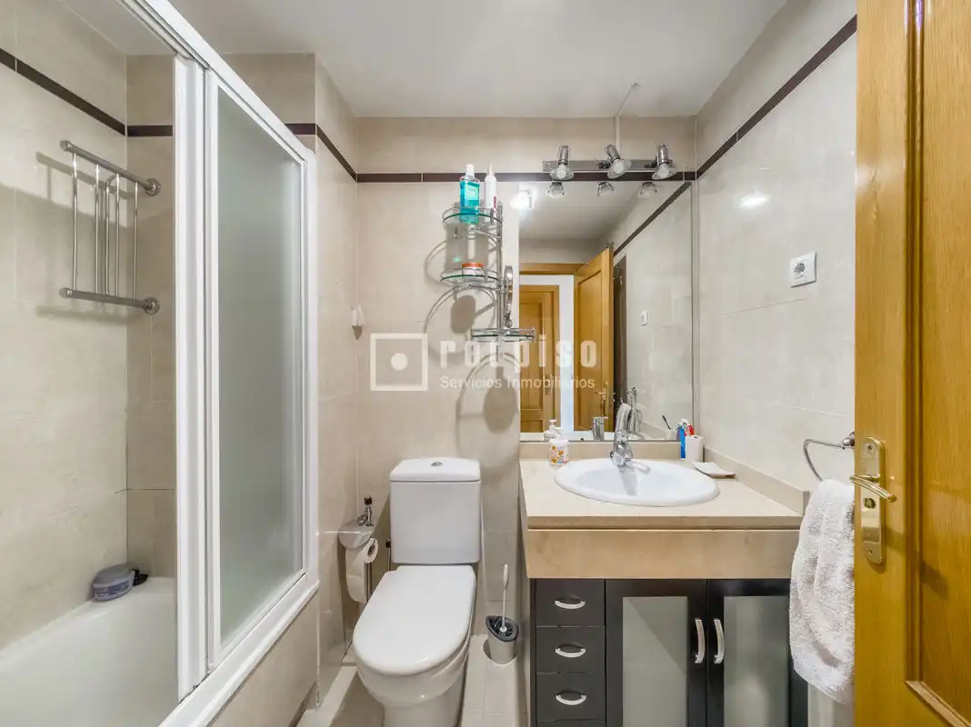 Bathroom of Flat for sale in Alcorcón  with Air Conditioner, Heating and Parquet flooring