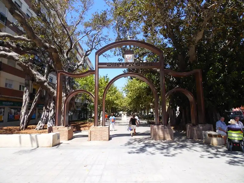 Vista exterior de Local en venta en Vélez-Málaga