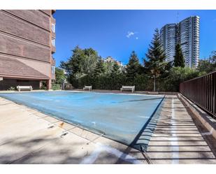 Swimming pool of Flat for sale in  Madrid Capital  with Air Conditioner, Heating and Private garden