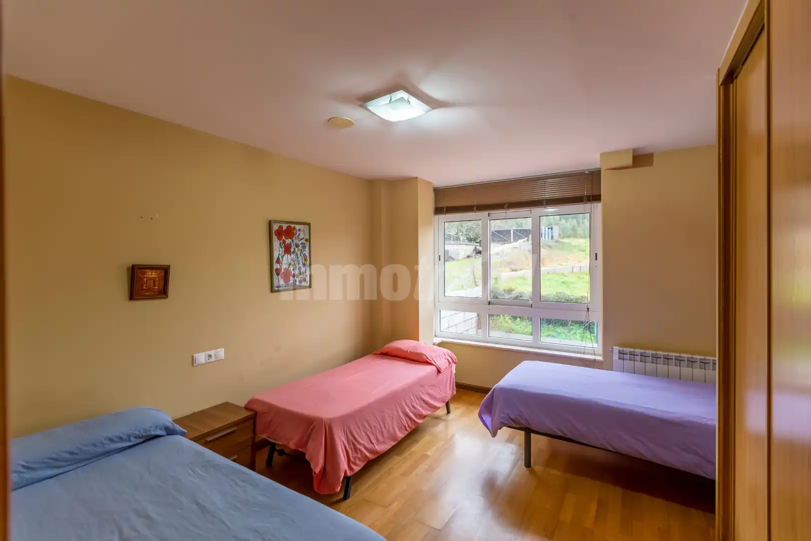 Schlafzimmer von Haus oder Chalet zum Verkauf in Sanxenxo mit Heizung, Privatgarten und Parkett
