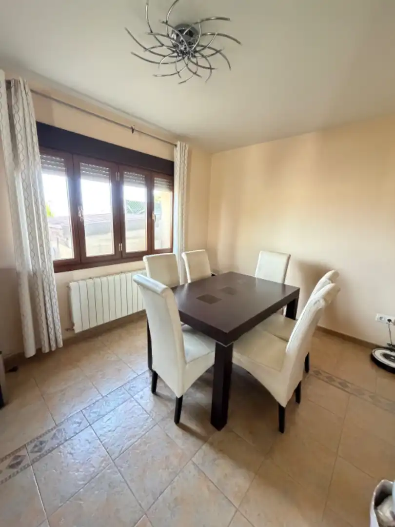 Comedor de Casa adosada en venta en Valverde del Majano con Calefacción, Jardín privado y Horno