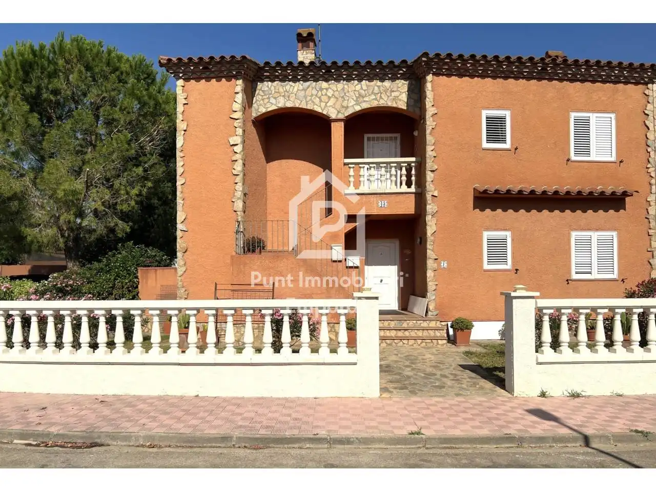 Vista exterior de Piso en venta en Torroella de Fluvià con Aire acondicionado, Terraza y Balcón