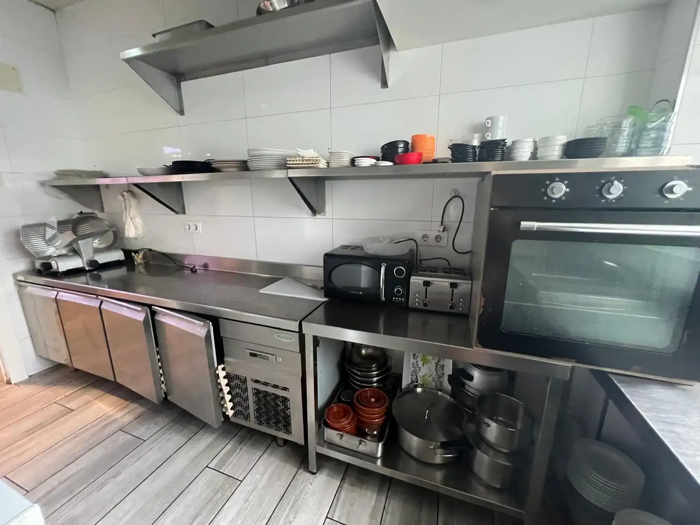 Cocina de Local de alquiler en Gijón  con Amueblado y Alarma