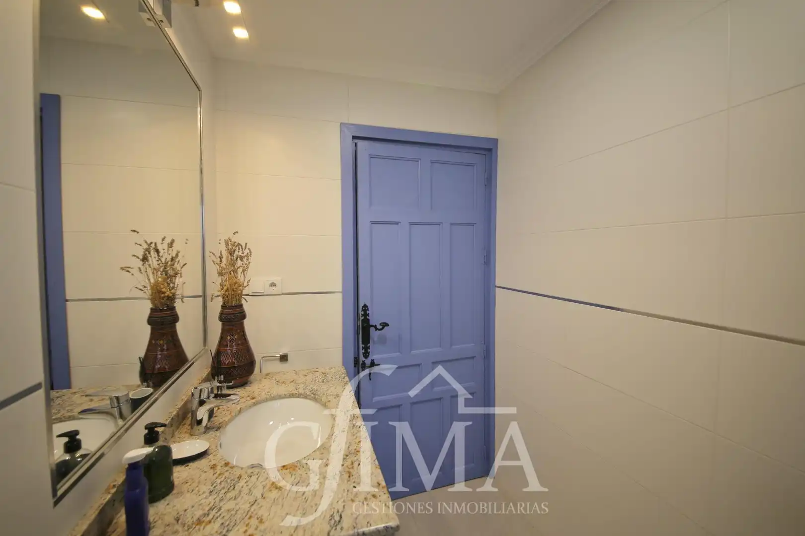 Bathroom of Houses for sale in Argamasilla de Alba  with Air Conditioner, Heating and Terrace