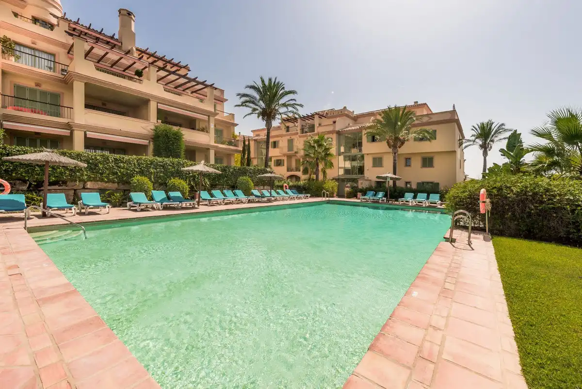 Exterior view of Ground floor for sale in Benahavís  with Air Conditioner, Private garden and Terrace