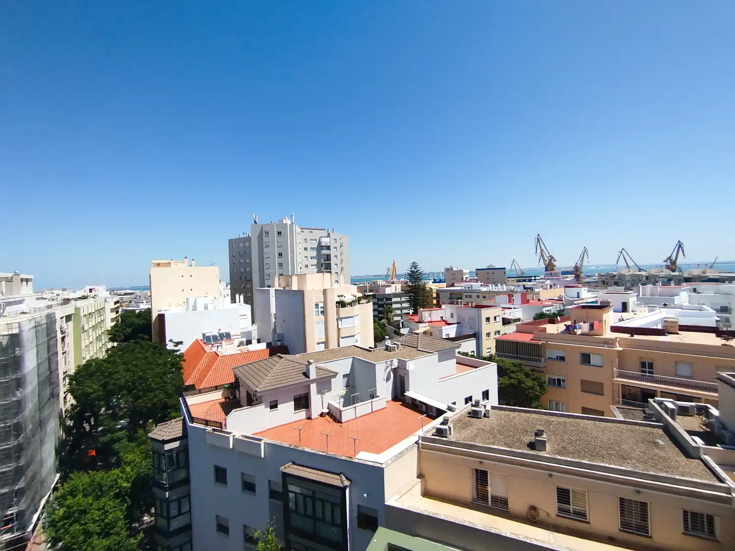 Exterior view of Flat for sale in Cádiz  with Air Conditioner, Terrace and Storage room