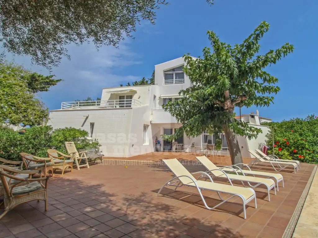Vista exterior de Casa o xalet en venda en Es Castell amb Aire condicionat, Calefacció i Jardí privat