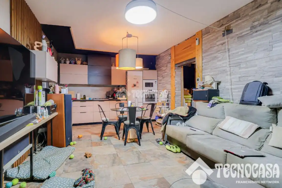 Casa aparellada amb terrassa en venda a Cerdanyola, imagen 5