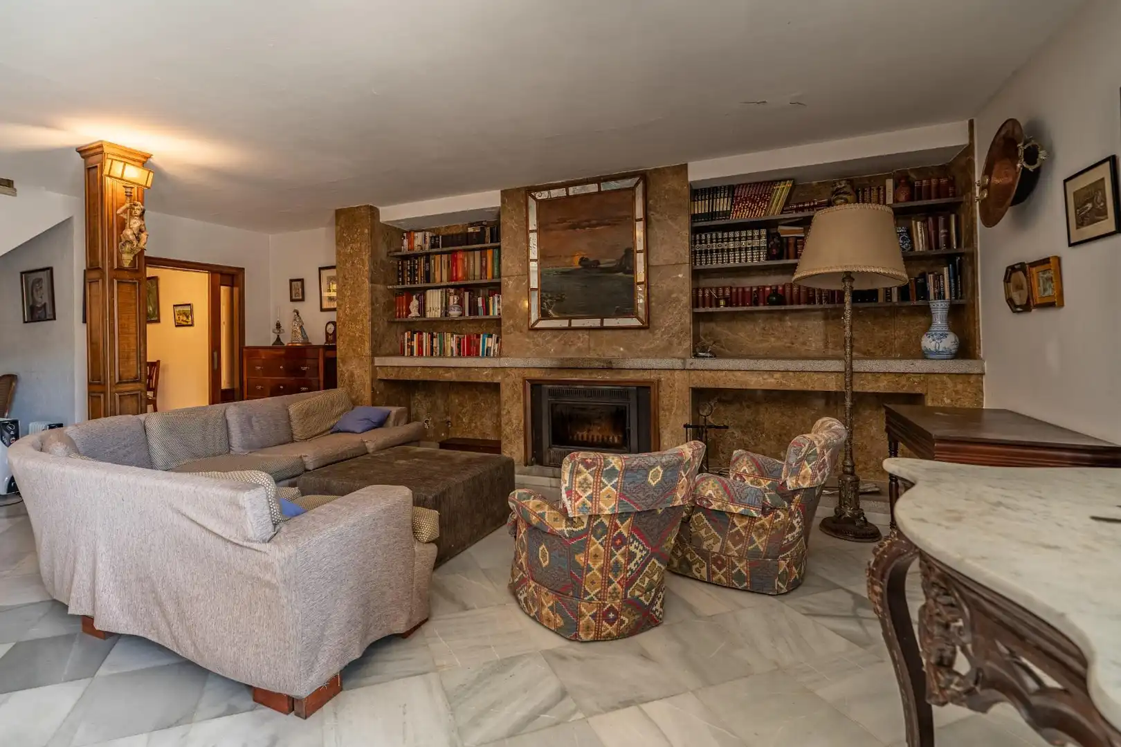 Sala d'estar de Casa o xalet en venda en Valencina de la Concepción amb Aire condicionat, Jardí privat i Piscina