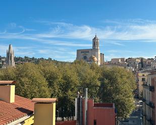 Exterior view of Attic for sale in Girona Capital  with Terrace and Balcony