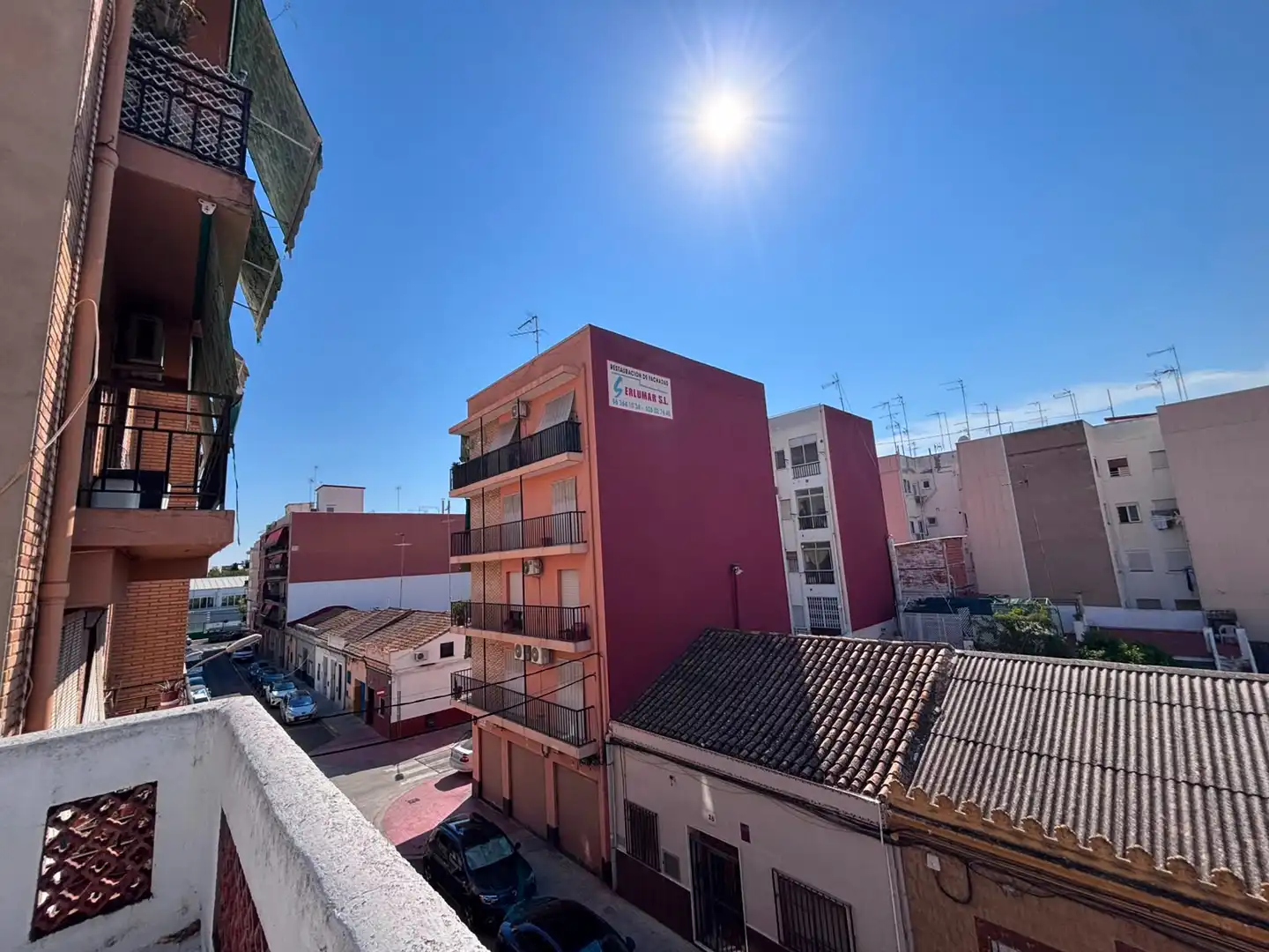 Vista exterior de Casa o xalet en venda en Burjassot amb Terrassa i Balcó
