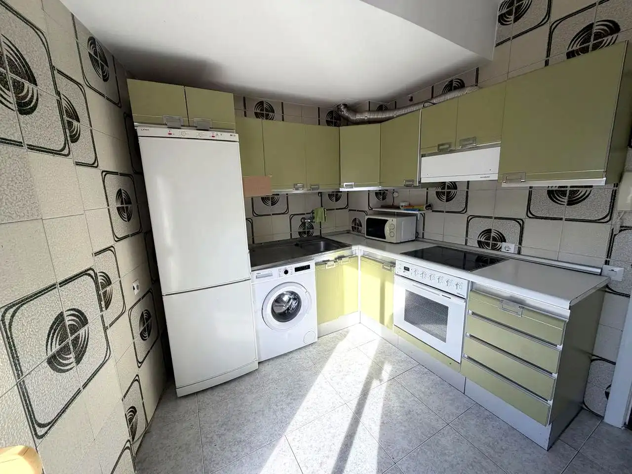 Room in Calle Marqués de la Ensenada, Residencia