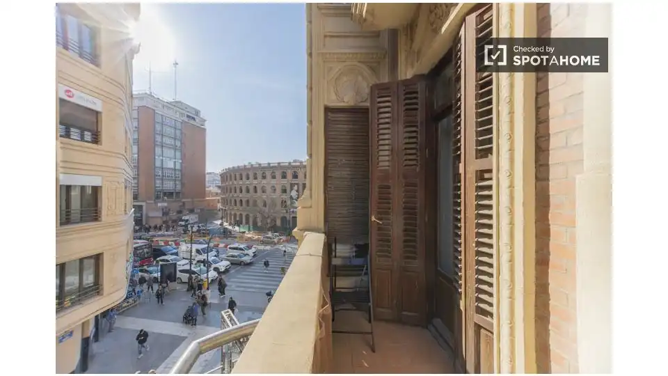 Appartamento con terrazza in affitto a Ciutat Vella, imagen 17