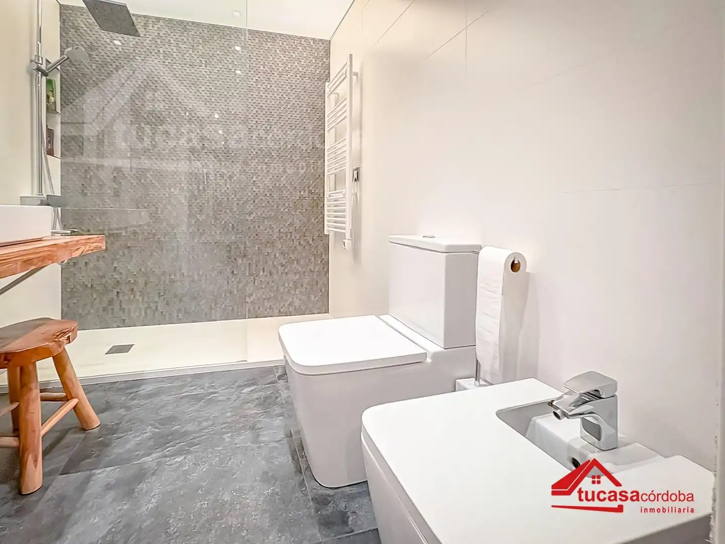 Bathroom of Flat for sale in Córdoba  with Air Conditioner and Terrace