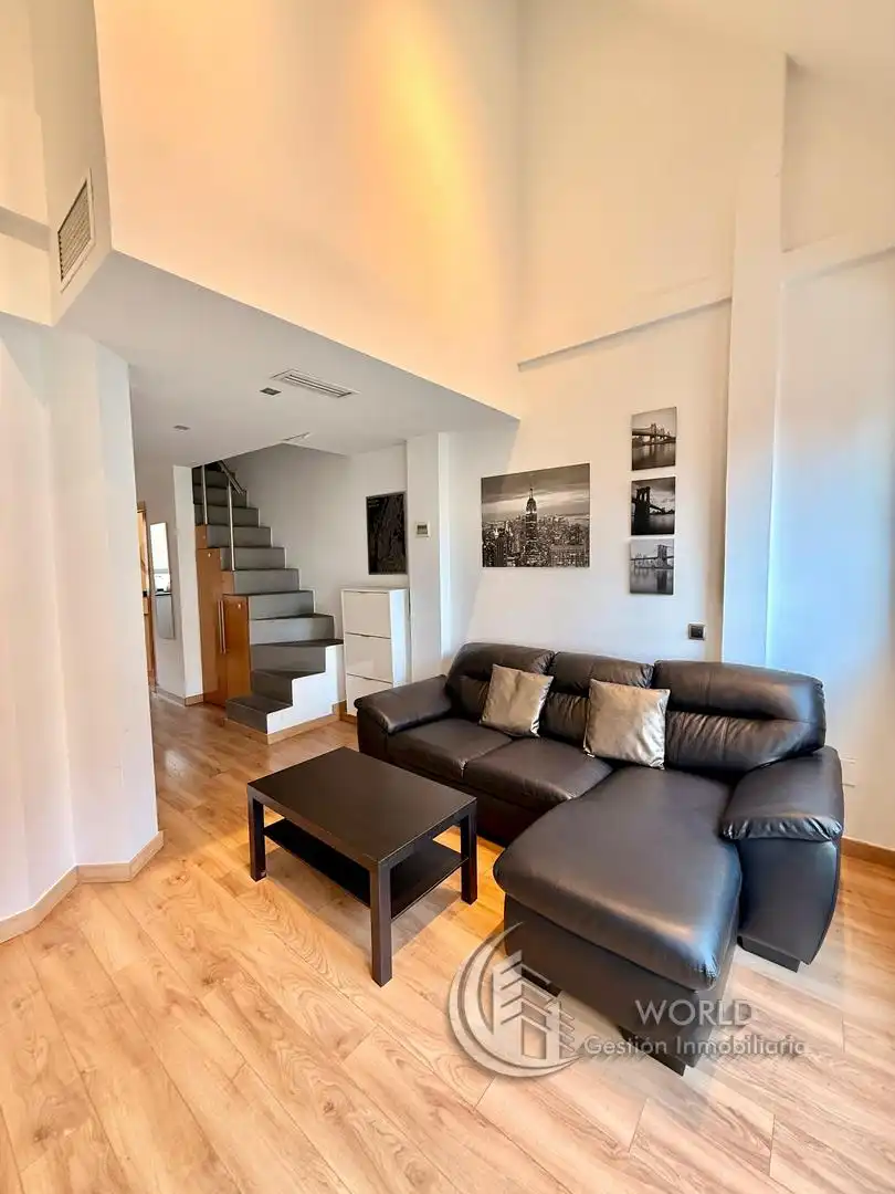 Wohnzimmer von Dachboden zum Verkauf in Madrid mit Klimaanlage, Heizung und Terrasse