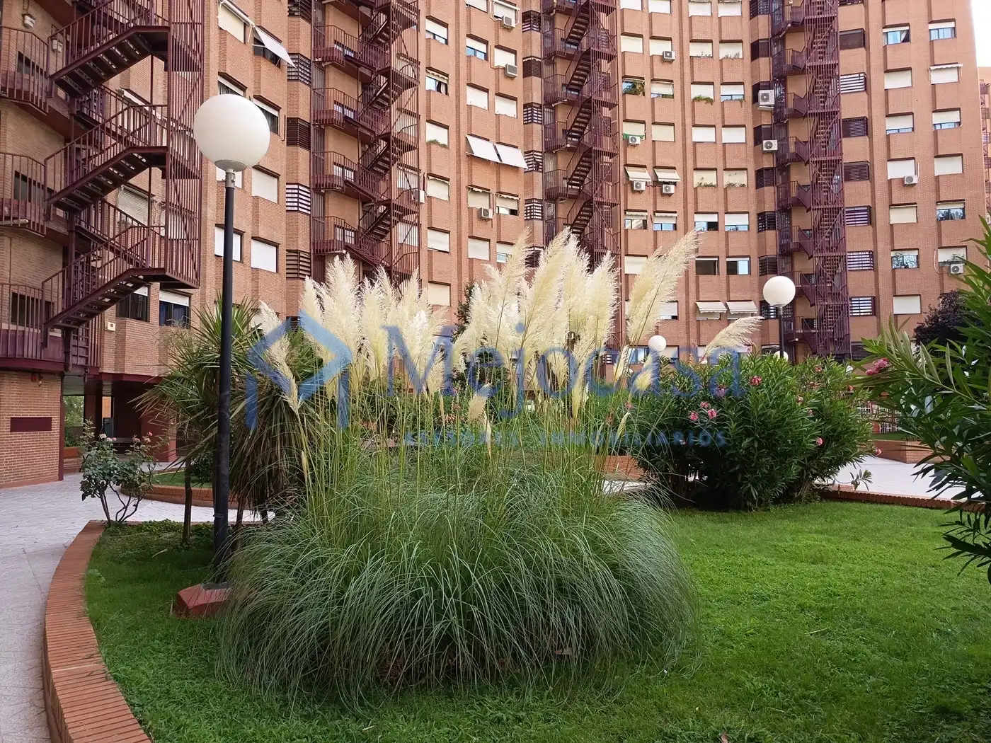 Vista exterior de Piso en venta en Madrid con Calefacción, Jardín privado y Parquet